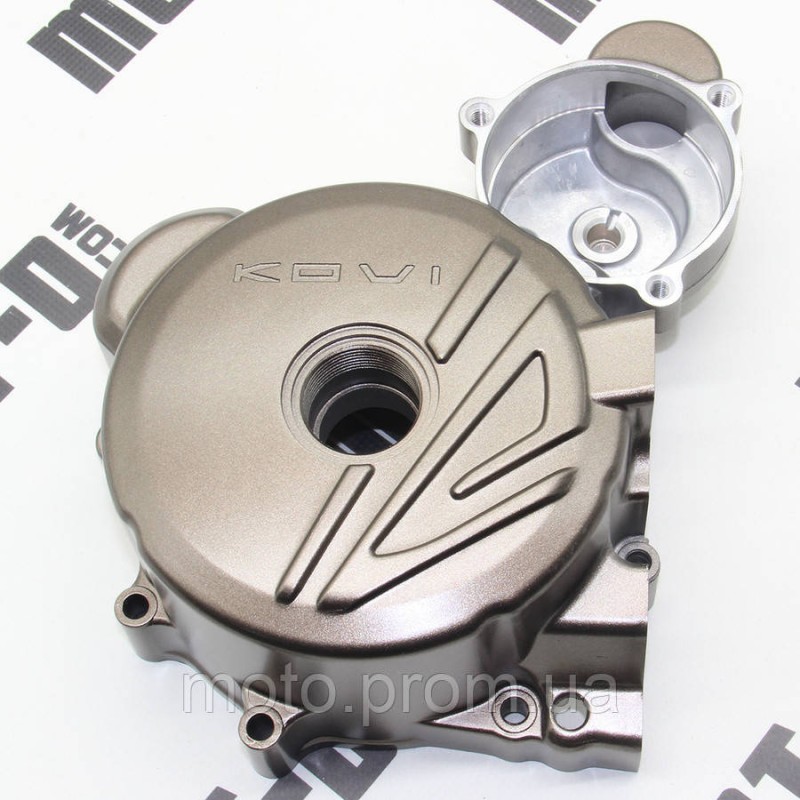 Крышка двигателя, левая KOVI 300-4Т (ADT300)